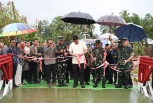 Resmikan Jembatan Bailey di Tapteng, Bobby Nasution Janji Beri Modal Usaha Warga Lewat Bank Sumut