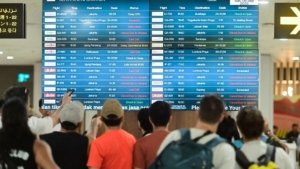 Erupsi Gunung Anak Krakatau: 875 Penumpang Gagal Terbang dan 75 Jadwal Batal