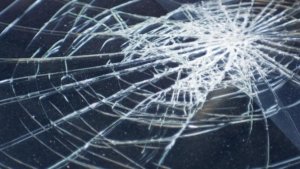 Sopir Microsleep, Minibus Terguling Usai Tabrak Pembatas Jalan di Tol Jagorawi